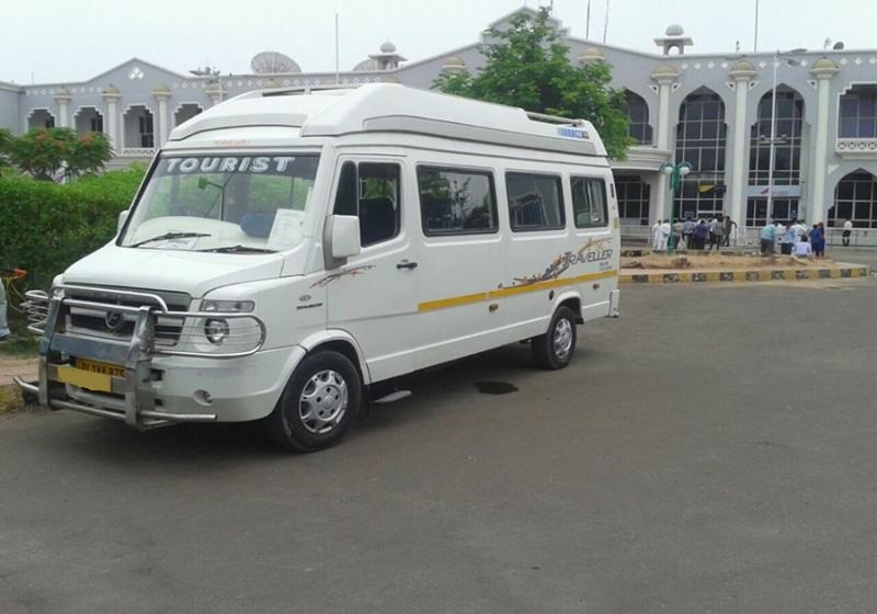 Tempo Traveller in Noida, Hire tempo traveller in Noida, Tempo Traveller rental in Noida